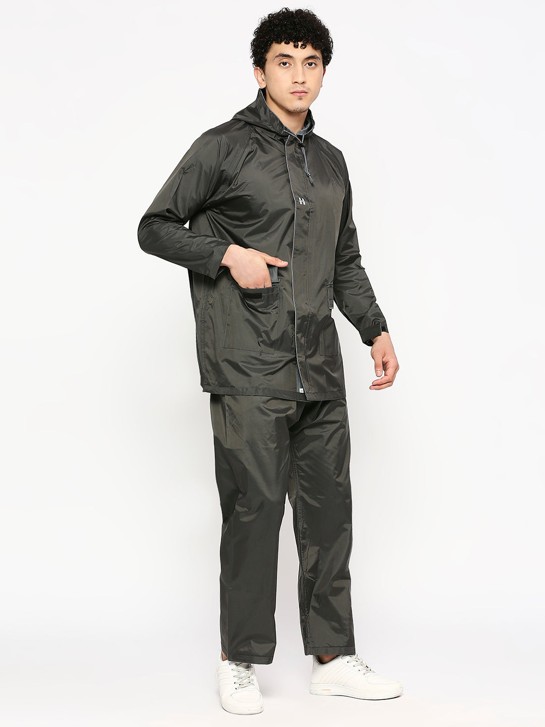 DELUXE - Highlands Heavy Duty Nylon Taffeta Seam-Sealed Rainsuit for Rain Protection